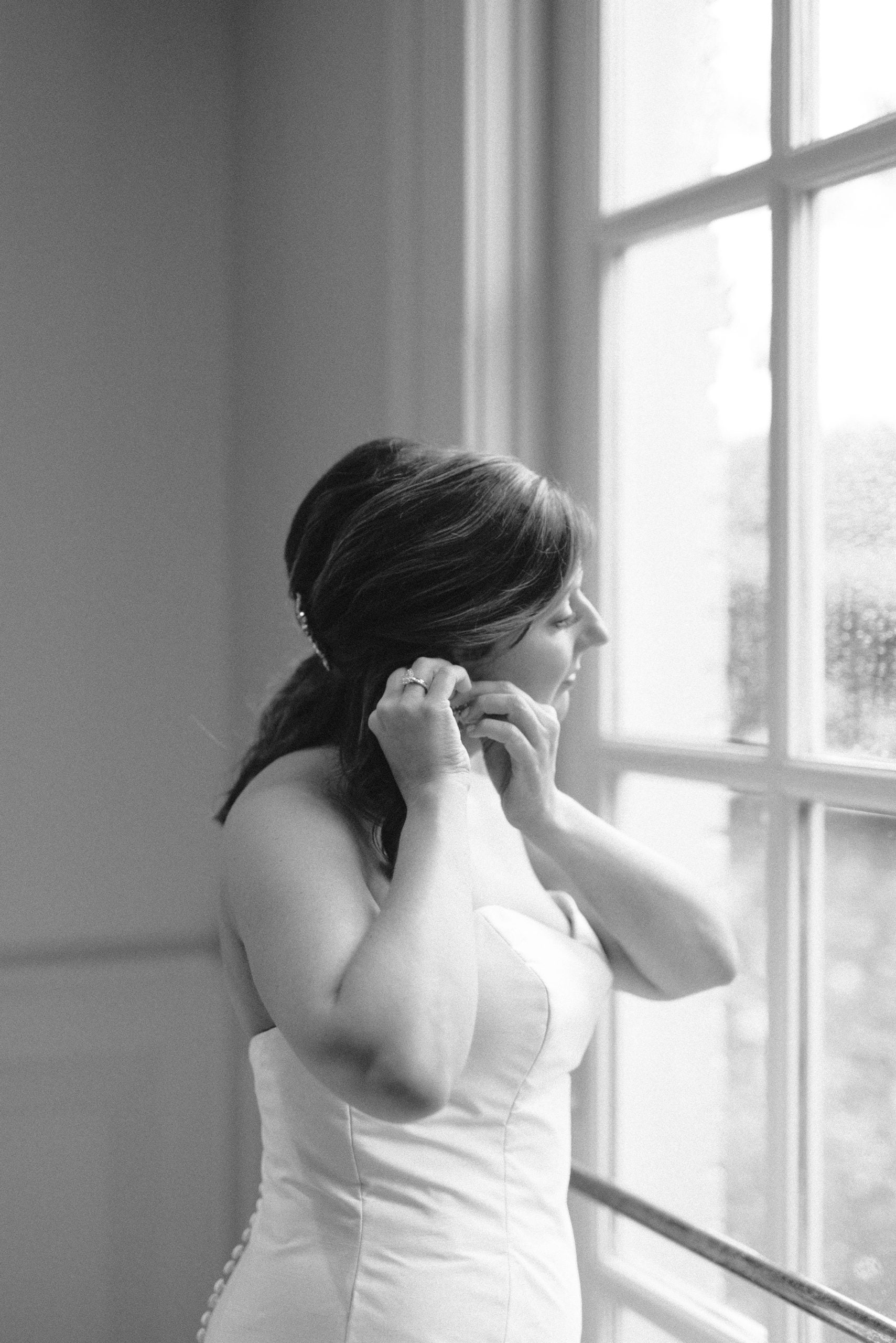 Bride getting ready for wedding at Vestavia Hills Country Club by Olivia Joy Photography